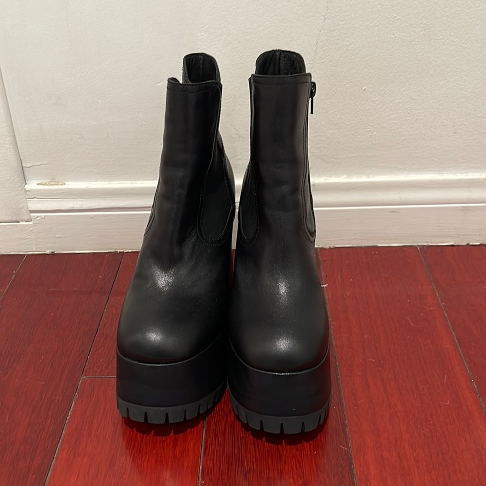 Super high heeled boots! Easy to walk in and very comfortable.